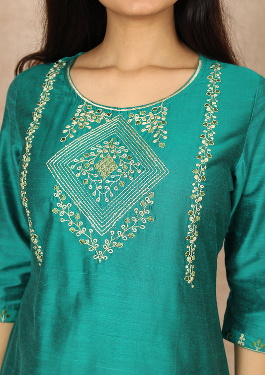 Womens Green Color Yoke Embroidery Kurti